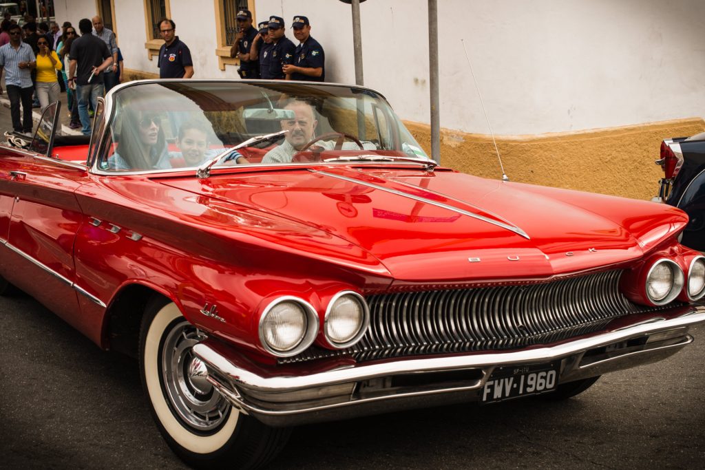 "Buick LeSabre" — 13º Show de Autos Antiguos en Santana de Parnaíba, Brasil, 2014